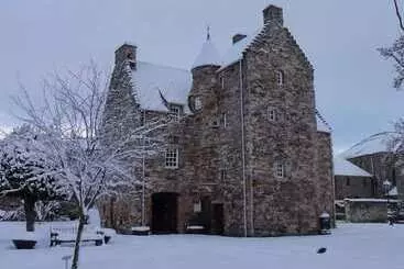 Lovely Cottage In Garden Grounds Near Centre