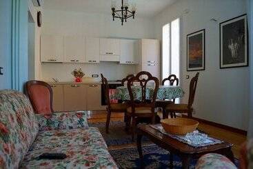 アパートホテル Levanto Rentals