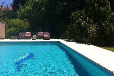 קוטג'' Domaine St. Paul Le Marseillais