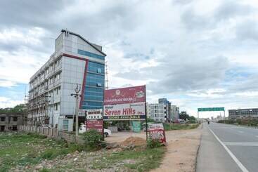 Hotelli Oyo 19985 Seven Hills Inn