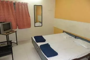 Hotel Tourists Home