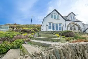 Mökkimajoitus Stables Croyde 4 Bedrooms, Sleeps 8, Sea & Beach Views