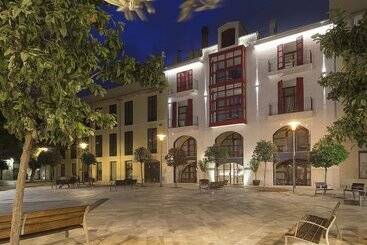 בית מלון כפרי Fil Suites