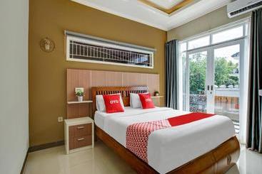 호텔 Oyo 90059 Shakilla Home Cianjur