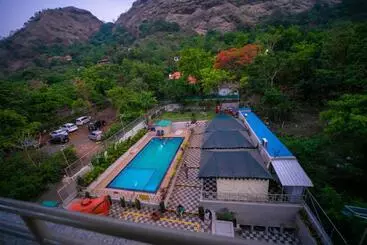 Hotel Indradhanush Hill Resort