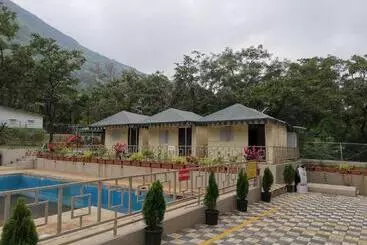 Hotel Indradhanush Hill Resort