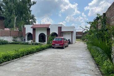 Otel Jp International Naimisharanya