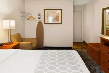 Magnuson Hotel Detroit Metro Airport