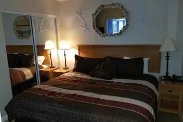 Отель The Landing At Newport Condominium