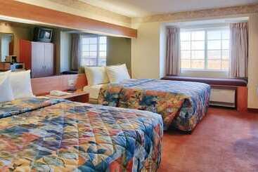 فندق Western Skies Inn & Suites