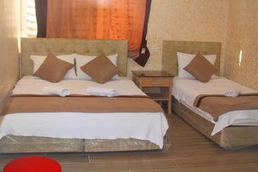 Aparthotel özgür  Aparts