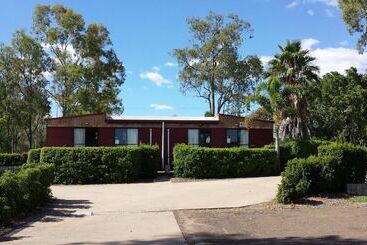 Coal N Cattle Hotel Motel