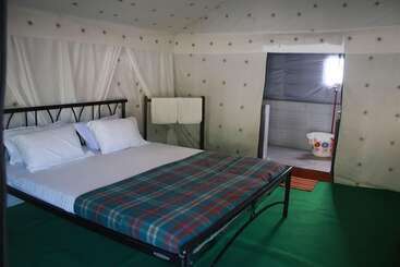 Отель Whispering Pines Himalayan Retreat