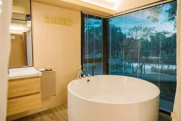 Hotelli Natural Park Resort De Wang Thong