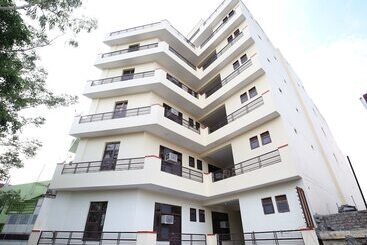 Hotell Oyo 14823 Skyheights