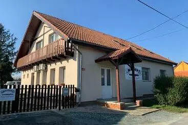 Majatalo Május 1 Vendégház  Sé