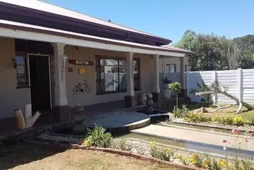 ペンション Potties Guesthouse