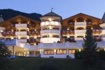 Gardena Grödnerhof   Hotel & Spa