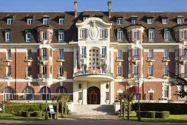 Отель Barriere Le Westminster