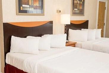 בית מלון כפרי Cedar Park Inn