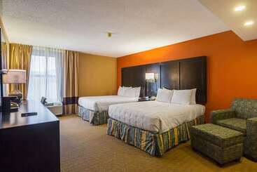 هتل Clarion Inn & Suites