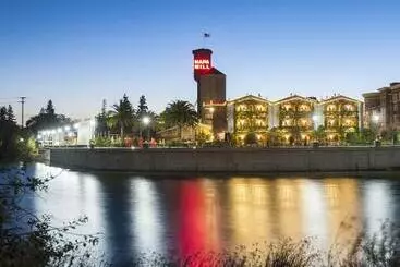 فندق Napa River Inn