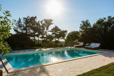 Hotel Borgo Lu Puleu