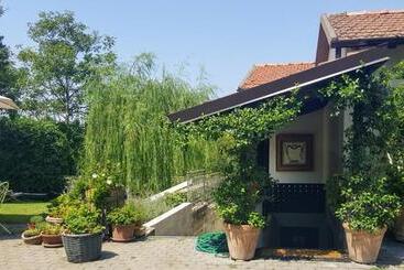 ベッドアンドブレックファースト La Terrazza Sui Vigneti Rovescala