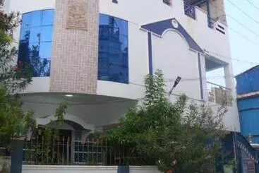 Majatalo Rr Home Stay