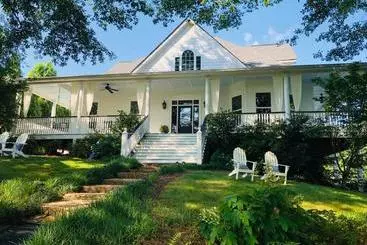 Ava House Bed & Breakfast