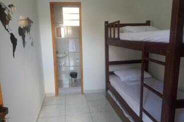 Casa Do Mochileiro Airport Hostel & Pousada