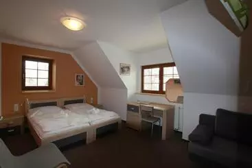 Retkeilymaja Hostinec A Penzion Dolní Dvůr