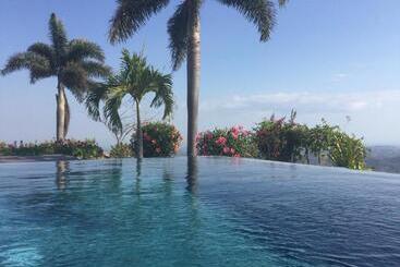 Hawk's Nest Bed & Breakfast