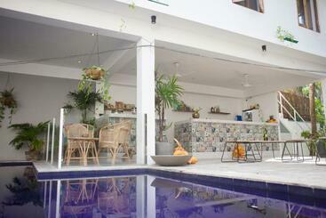 膳宿费 Salt House