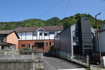 بنسيون Keramiek Arita