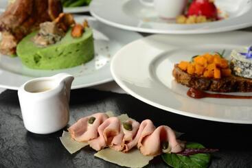 ペンション & Restaurant Lengefelder Warte