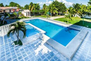 هتل Capital O Oxtankah,chetumal Bay