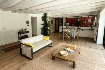 Aamiaismajoitus (B&B) Maison D'hôtes Les Escures