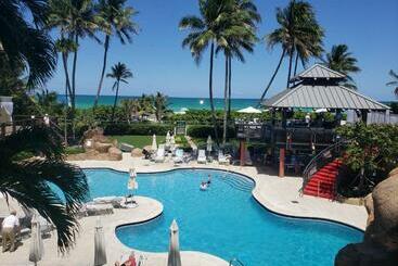 公寓式酒店  2 Bedroom 2 Bath Beachfront Condo On Miami Beach Millionaire Row