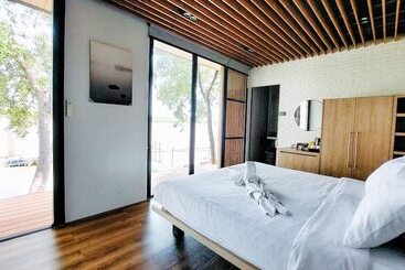 בית מלון כפרי Bangpakong Boat Club