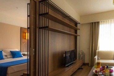 فندق Red Point Holiday Village