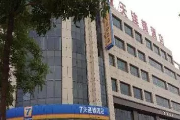 هتل 7 Days Inn Dezhou College