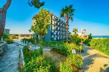 فندق Larina Resort & Spa