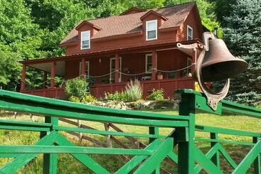 Mountain Harbour B&b And Hiker Hostel