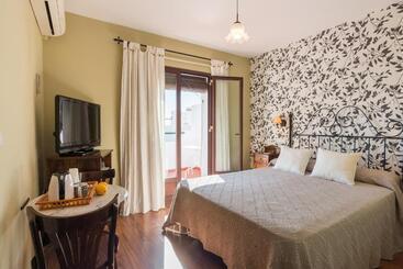 Hotel Hostal El Escudo De Mijas