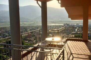 هتل آپارتمان Guesthouse Villa Rosa Berat