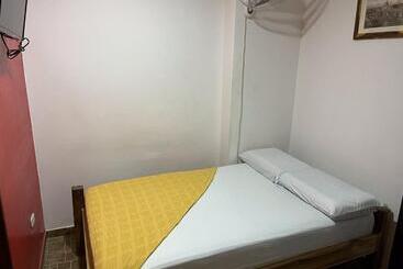 هتل Hostal Casa Roma