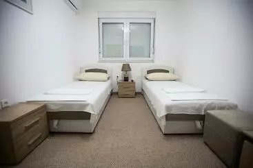 تختخواب و صبحانه Motel Aura