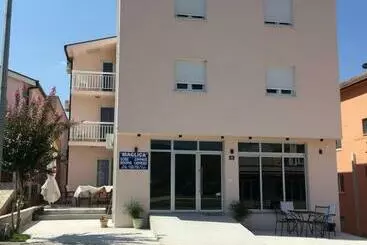 تختخواب و صبحانه Pansion Maglica