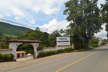 Hotel Campestre La Ribera Del Fonce